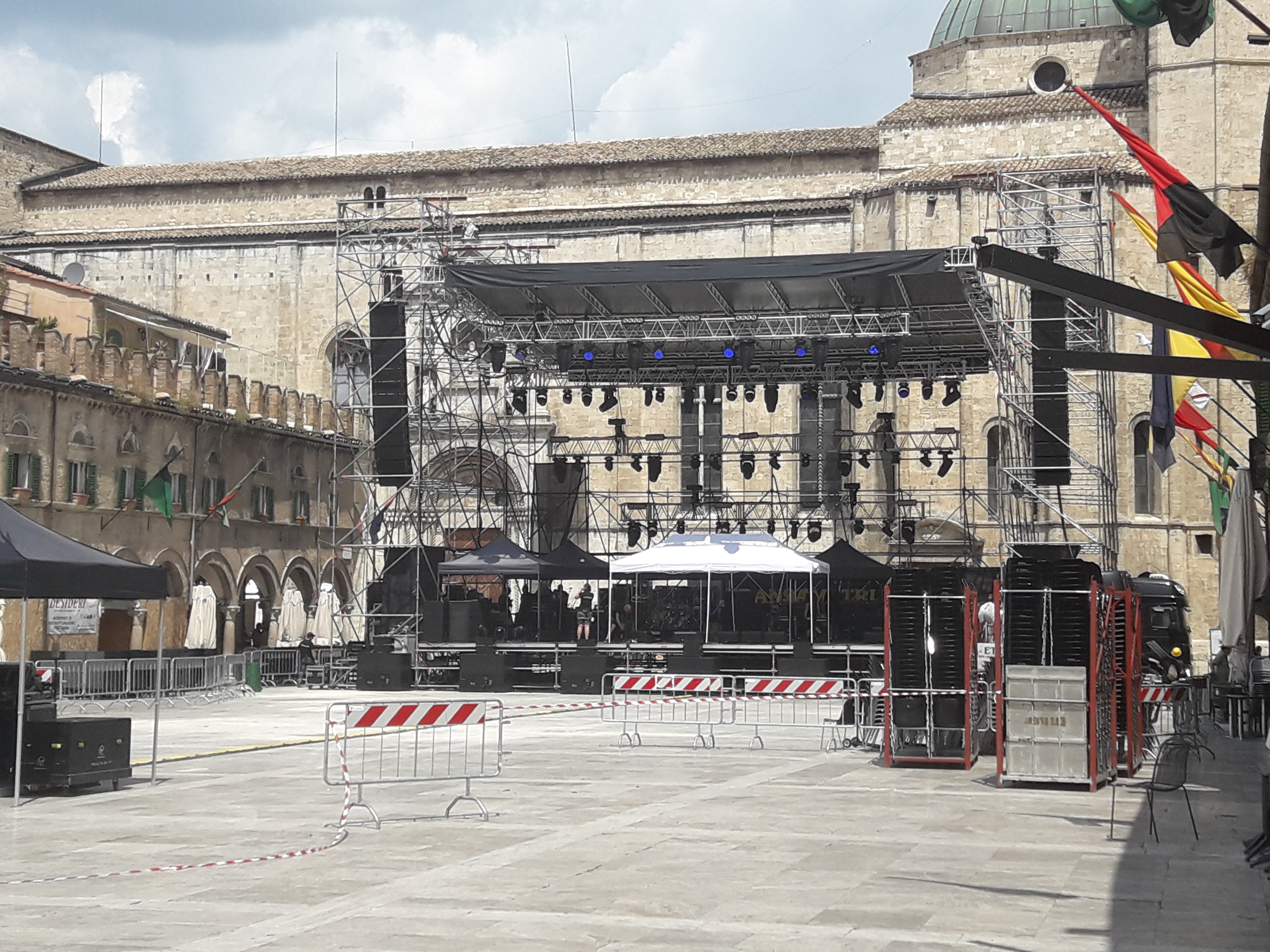 Piazza del Popolo con palco per Sting