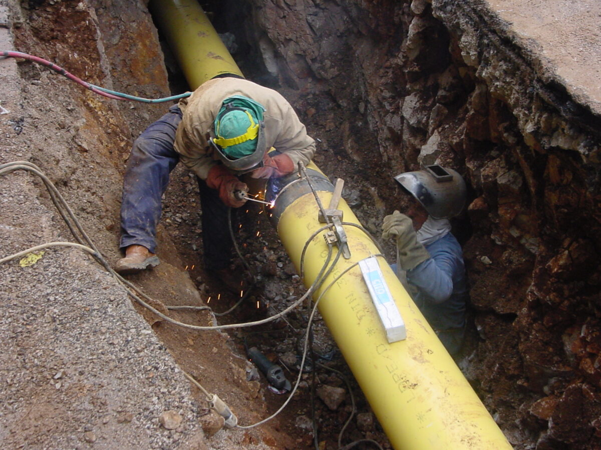 rete-gas-operai-lavoro