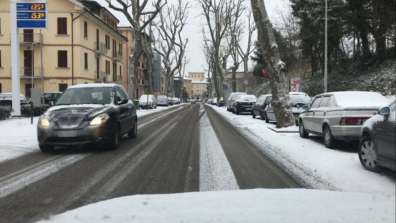 auto-e-neve-ad-ascoli