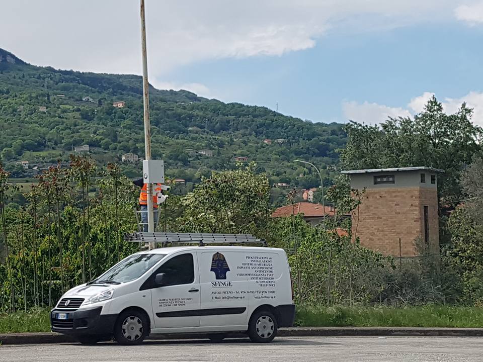 telecamera rifiuti