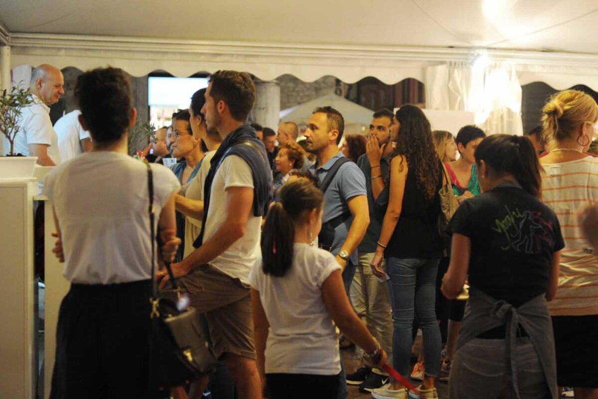 Gente in fila ad Ascoliva Festival 2016