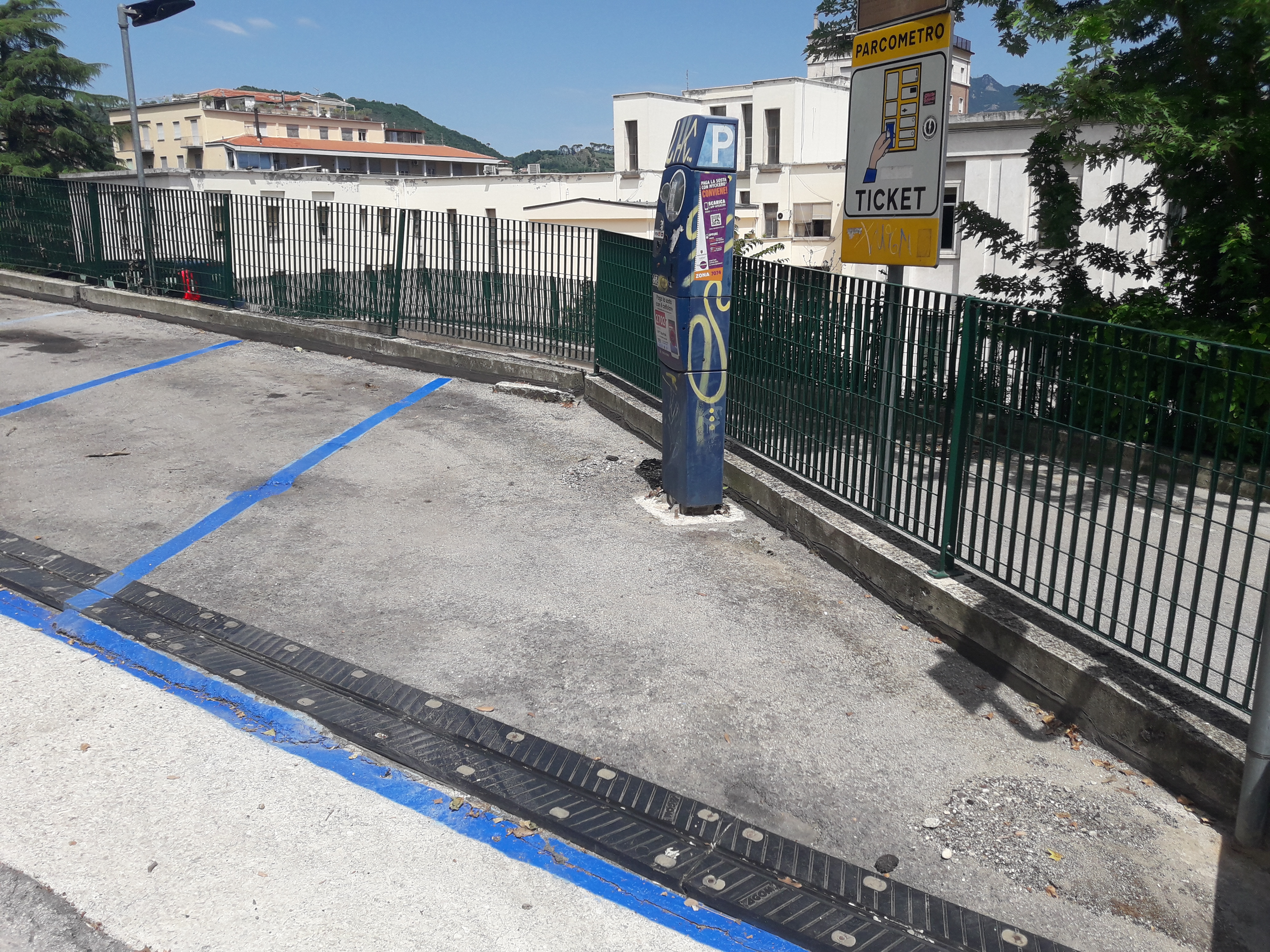 Parcheggio poligonale in viale Rimembranza