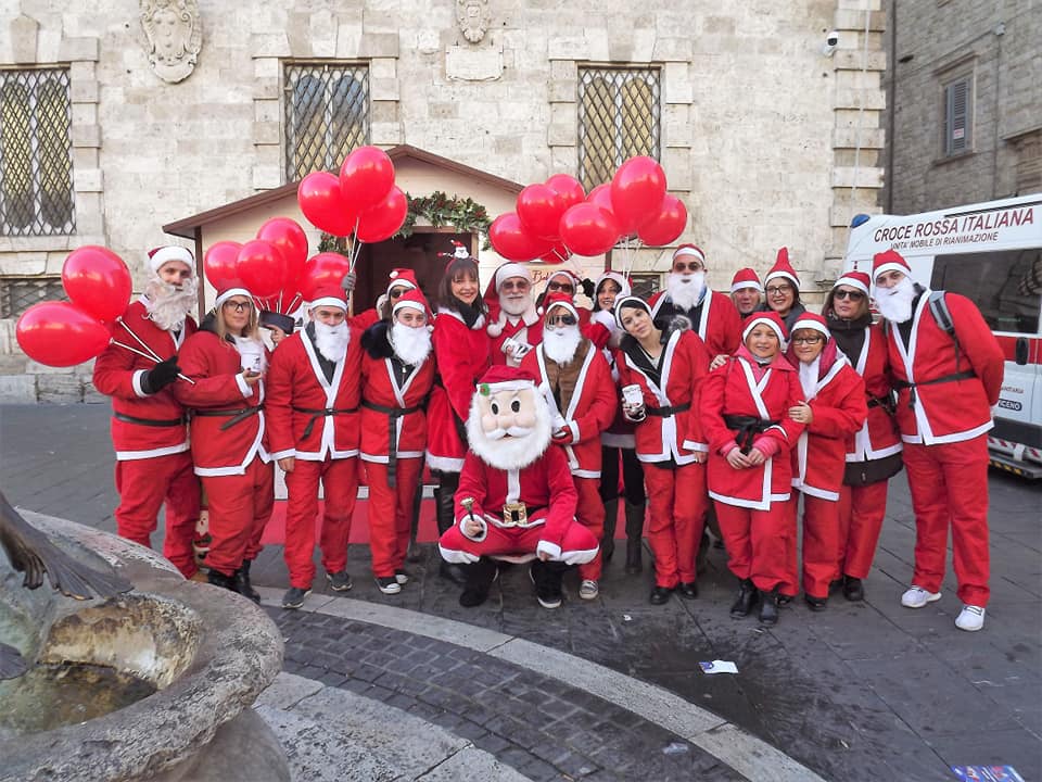 foto la carica dei babbi natale