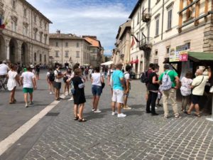 Turisti ad Ascoli il 17 agosto