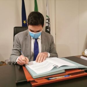 Acquaroli firma ordinanza