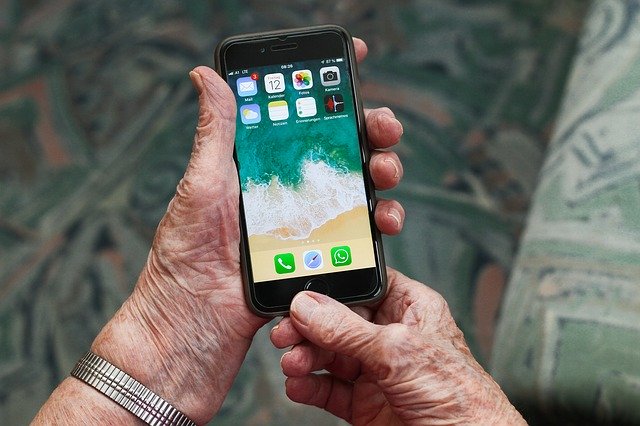 anziani_smartphone2