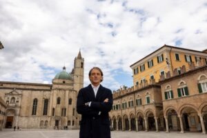 spot-roberto-mancini-set-2 in piazza del Popolo