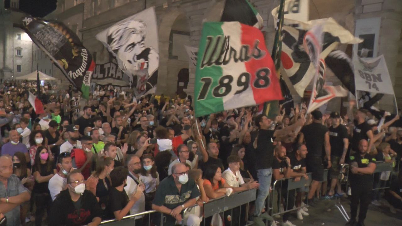 Ascoli ultras piazza tifo