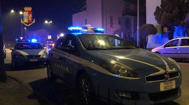 Volante polizia di notte 1 con stemma