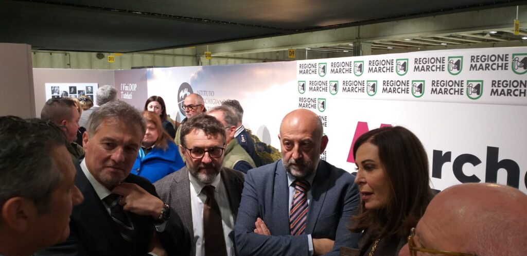 Assessore Antonini e On. Santanché presso lo stand del Consorzio