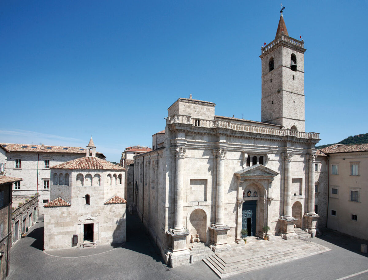 Il battistero, il Duomo e il palazzo vescovile che ospita il Museo diocesano - foto tratta dal sito del Museo diocesano di Ascoli