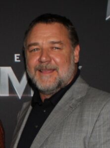 Russell_Crowe_at_The_Mummy_Premiere_in_2017_(cropped)