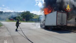 Furgone a fuoco a Montegranaro