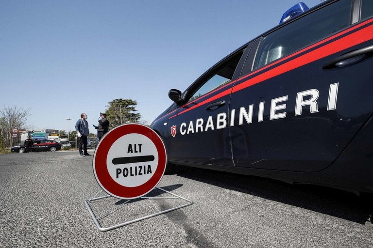 carabinieri posto blocco